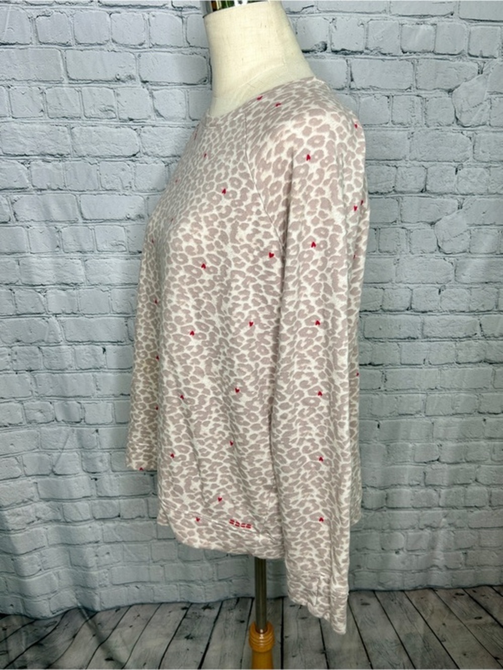 Women's Leopard Print Sweatshirt Small Hearts Feeling Loved Pullover Cozy Top - Picture 6 of 8